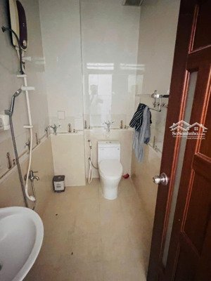 nhà nguyên căn 4x16m có gác lửng tân quý full dtsd 80m²