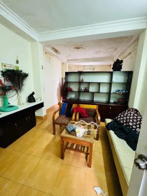 bán căn nhà 30m2 giá 5,2 tỷ, 1 ngoặt ra đường nguyễn trãi