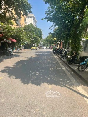 bán chdv nguyễn khang ô tô vào 30m ra phố - 7tầng - thang máy - đang cho thuê 1tỷ/năm.