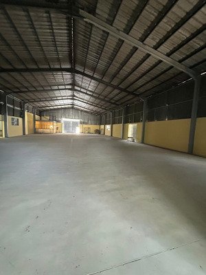 cho thuê kho xưởng có kv 2.300m2 gần cao tốc trần đại nghĩa, tân kiên, giá tốt hợp đồng dài hạn