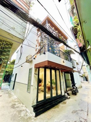 nhỉnh 5tỷ - sát q1 - nhà 3 tầng 3pn - 2 mặt thoáng - sát mặt tiền - shr vuông a4 - tặng full nt