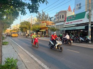 bán nhà 2 mặt tiền cạnh kdc himlam q7- hẻm thông cách mt 20m có bãi ôtô -nhỉnh 6t còn tl