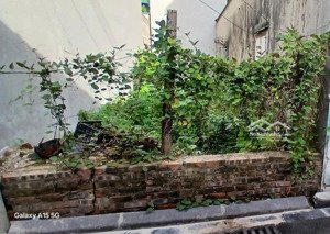 hiếm. đất diện tích 50,4m .mt 3.7m. đường trước nhà rộng 3m .giá chỉ 4,2 tỷ . thích hợp cho xây d