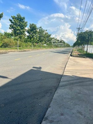 bán đất 44000m2. skc đóng tiền 1 lần 30 năm. tại an lập, bình dương. giá bán. 1,684 triệu/m2