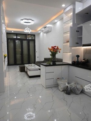 bán nhà hồ hoàng cầu - 40m2 - 5 tầng thang máy - 10m ra phố - kinh doanh