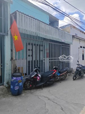 bán nhà có 3 phòng trọ đang cho thuê