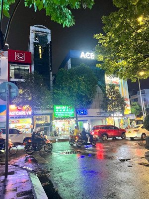 bán nhà phố mặt tiền đường khánh hội quận 4.