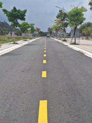chính chủ gửi bán gấp lô đất khu dân cư lan anh 7 đường số 28 hòa long 126m2/1ty3