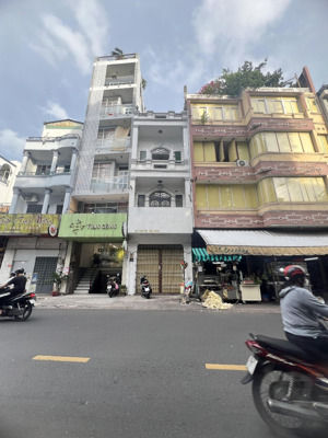 cho thuê nhà mặt tiền 3 tầng +sân thượng, ngay vincom gần sân bay kinh doanh cực đỉnh!
