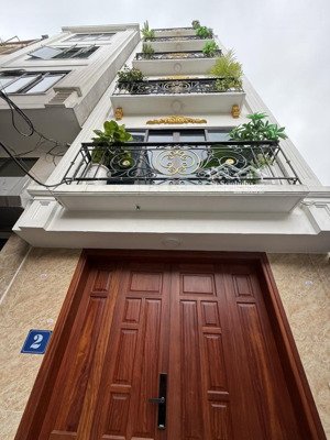 nhà mới - 6 tầng - thang máy - nhà xây mới - hiện đại - nội thất xịn