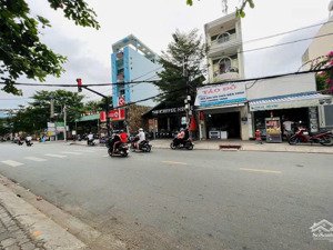 nhà rẻ nhất mặt tiền đường lâm văn bền q. 7 dt: 8x40m, cn: 228m2, chỉ 139triệu/m2