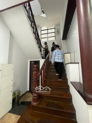 cho thuê biệt thự nguyễn thị định, dt 200 m2, mặt tiền 12m, 6pn, hợp đồng dài hạn