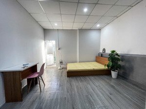 căn hộ dịch vụ 40m2 full nội thất 4.2 triệu/th ban công thoáng mát ngay ba vân tân bình