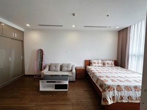 cần cho thuê gấp studio full đồ dt 34m2 giá 14,5 tr/t toà w3 vinhomes westpoint. liên hệ 