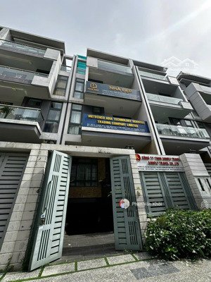 cho thuê nhà 6x18m , hầm 4 lầu có thang máy - nhà mới full máy lạnh tại vạn phúc city