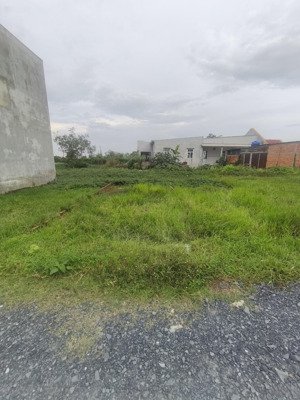 bán đất mỹ hạnh bắc đức hoà long an. sổ hồng riêng dt 42m2 giá 650 triệu lh 