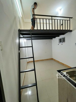 cần cho thuê phòng gác cao, gần ngã tư tố ký 3tr có máy lạnh