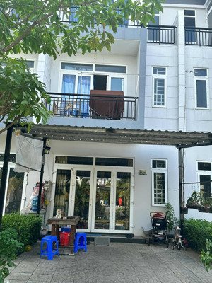 cho thuê nhà nguyên căn mt đt 824, xã đức hòa hạ, dtsd 210m2, 1 trệt 2 lầu, 3 pn ngay bella vila