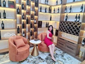 bán toà căn hộ mặt tiền châu thị vĩnh tế có dòng tiền, dt 140m2 ngang 15m. lh: 
