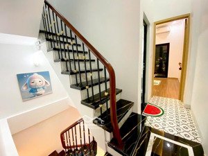 bán nhà ngõ 132 cầu giấy, dân xây, 44m² x 5 tầng, cách ô tô tránh 30m, ngõ nông