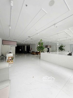 cho thuê mbkd mặt phố phố huế, tầng 1 và 2: 300m², mt 11m, riêng lối, kd mọi mô hình