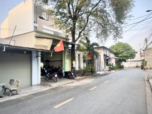 bán nhà nát mặt tiền bà điểm 4 tỷ 100tr/120m2 sổ riêng 100% không còn căn thứ 2 giá này