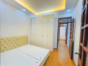 lạc long quân - ngay chợ nghĩa đô - 30m ra ô tô - chủ cần bán gấp