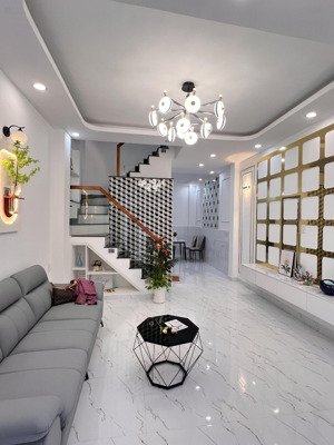 bán nhà phạm thế hiển, p.4, q.8 - thông cao lỗ - dt 4x10m nhà đẹp, hẻm to, sổ hồng riêng