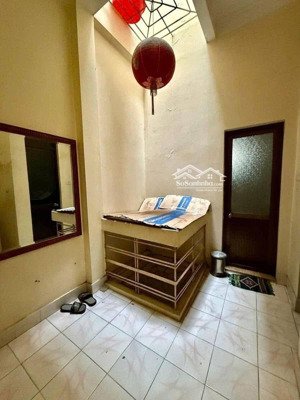 nhà 5 tầng mặt phố gần chợ hàng da diện tích gần 70m, ban công rộng theo mặt tiền, có chờ thang máy