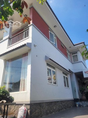 bán biệt thự mặt tiền 240m2, ngang lớn 11m, khu vip hiệp phú, giá 20tỷ tl