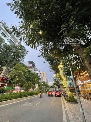 bán nhà mặt phố lạc long quân, 133 tỷ, 200m2, view đẹp, giá siêu hời 