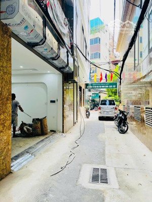 nhà đẹp hoàng ngân. ô tô vào nhà thoải mái, thang máy, dt : 65m2 mt 4,9m.tặng nội thất. giá 16 tỷ