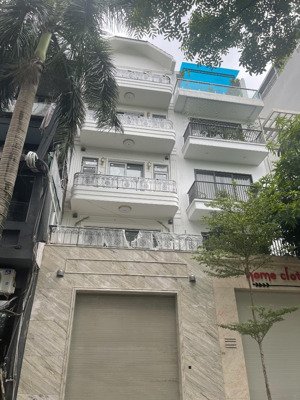 phân lô vip hoàng cầu - 71m2 - ô tô tránh - thang máy