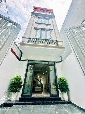 nhà 4 tầng tuyến 2 hồ sen - miếu hai xã - sân cổng riêng - ngõ nông - gara oto gần nhà