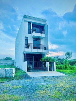 nhà đẹp, đất tốt 105m2 kề cạnh eco 5 stars giá 100% căn 3,6 tỷ