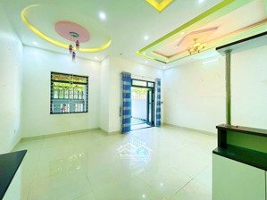 chủ gấp bán, hạ chào còn 3.75 tỷ. một ngôi nhà kiên cố, chủ làm thầu xây dựng. diện tích 105m2