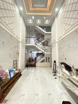 bán hà 5 tầng, nhỉnh 8 tỷ, 4x14m, xe hơi tới cửa, 40m ra mặt tiền gần bx q.8. shr, hoàn côn