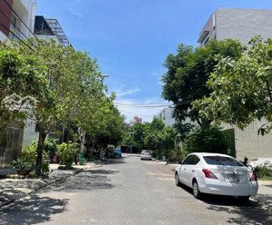 mình cần bán lô đất mặt tiền 7m5 hoàng đức lương , sơn trà ( vị trí gần phạm văn đồng & sông hàn )