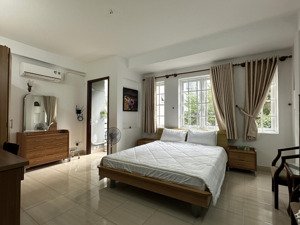 cho thuê căn hộ ban công full nội thất q1 gần svd hoa lư, đài truyền hình, cầu ba son, đh nhân văn