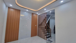 hạ nhiều bán nhanh nhà đẹp 2 lầu - 3 pn - 2 wc - giá 4 tỷ 2 mặt tiền - dân cư đông đúc