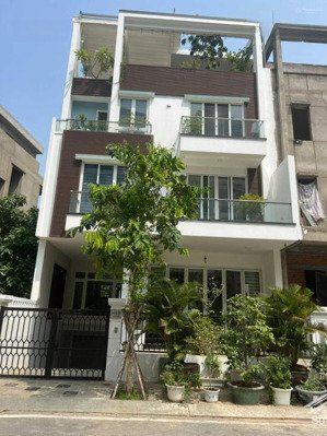 chính chủ bán nhà mặt tiền cụm song hành,góc nguyễn hoàng. diện tích: 5x22m. hầm 5 tầng. chỉ 33 tỷ