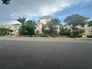 bán căn biệt khự góc 3 mặt khu chateau - phú mỹ hưng, q7. dt: 759,8m, giá 300 tỷ. lh: 