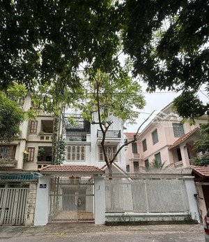 cho thuê biệt thự bùi xuân phái - mỹ đình dt 200m2,xây 3,5 tầng nhà mới đẹp vào được luôn