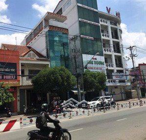 chuyển sang mỹ ở, chủ cần bán nhà mt thống nhất, dt 5.5x25m trệt 5 lầu đct 45tr/th, giá chỉ 15 tỷ