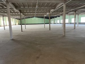 cho thuê kho xưởng mặt tiền kcn đức hòa, long an, diện tích: 4.000m2, giá thuê: 250tr/tháng