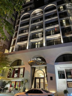 mặt tiền 15m lạc long quân 300m2 8 tầng có hầm , 2 mặt trước sau 150 tỷ sát hồ tây