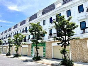 bán nhà 3,5 tầng trung tâm đồng hới - cạnh đại đô thị của sungroup - giá tốt nhất hiện nay.