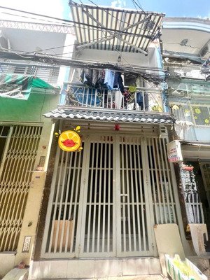 nhà 2 tầng - diện tích 30m2 - hẻm thông tên lửa - sát chợ - ngay tên lửa mới - chỉ nhỉnh 2 tỷ