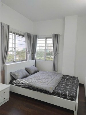 bán cc hưng vượng 2, 4,3 tỷ, 83 m2, 2pn, 2wc, q7, hcm