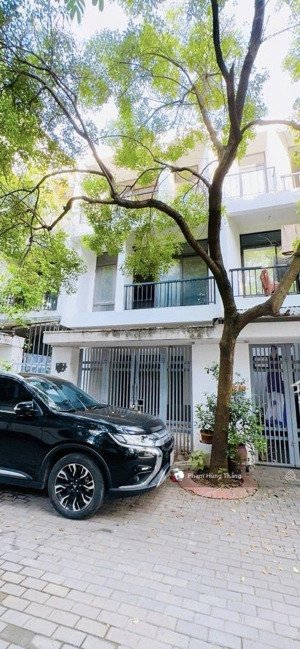 bán nhà khu đô thị ao sào. hoàng mai. 75m.5 tầng. mt 5m. phân lô vỉa hè. ôtô tránh. giá hơn 200tr/m